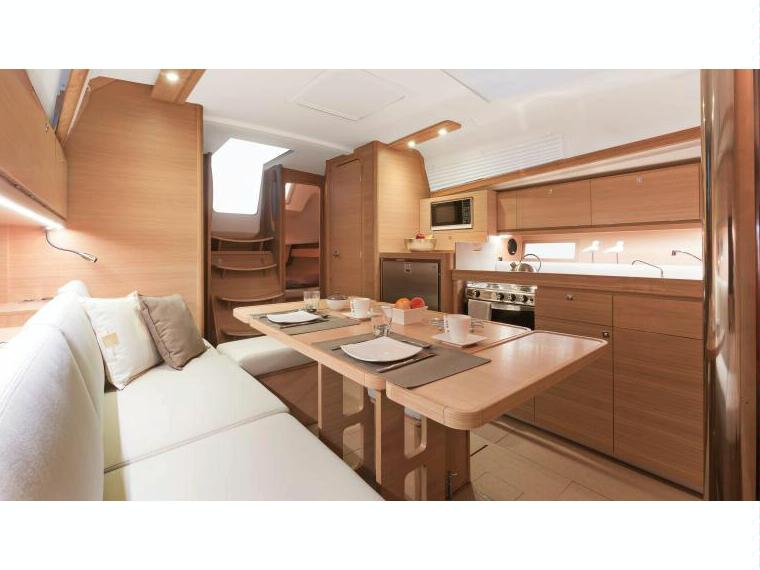 8- Dufour 382 GRAND LARGE
